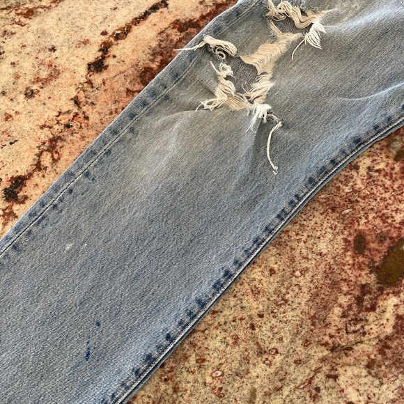 Levi's 501 Button Fly Medium Wash 100% Cotton Perfectly Broken In & Distressed!! - Picture 9 of 16